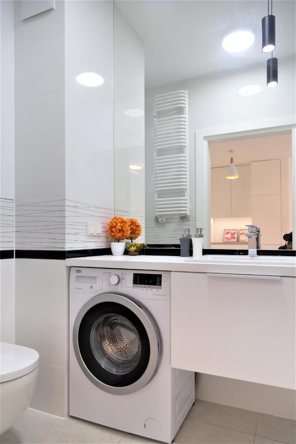 Exclusive 2Br! Apartment In Center +Netflix +Gym Warsaw Ngoại thất bức ảnh